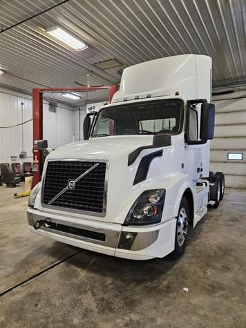 Main image Volvo VNL64T300